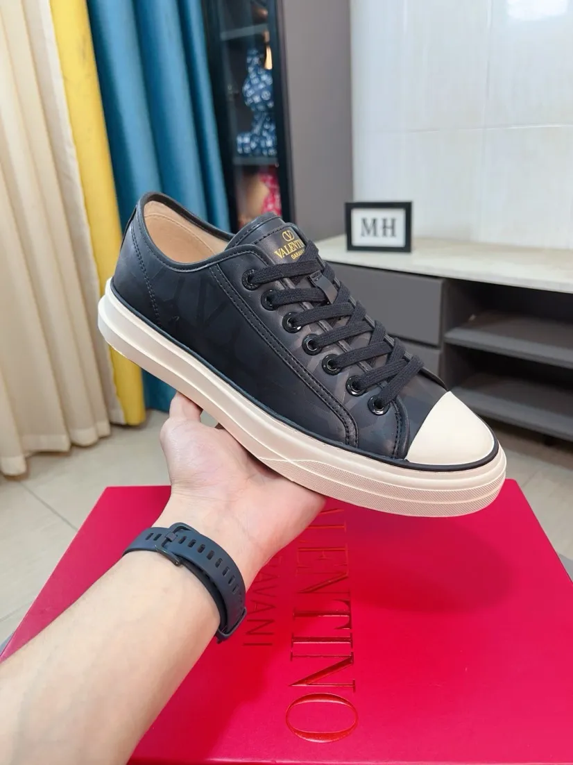 Men's shoes 💰500🌸🌸[Valentino] Couple model, official website 1:1 replica, fashionable casual men's shoes 🔜The upper is made of imported high-quality original special upper sheepskin lining, the upper foot is very stylish, personalized fashionable rubber wear-resistant outsole, size: 35-44 (45 can be customized)